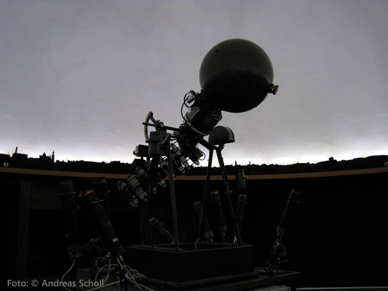 Planetarium im Gymnasium bei St. Stephan Projektor