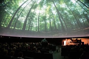 Planetarios celebran estrenos con películas en 360 grados